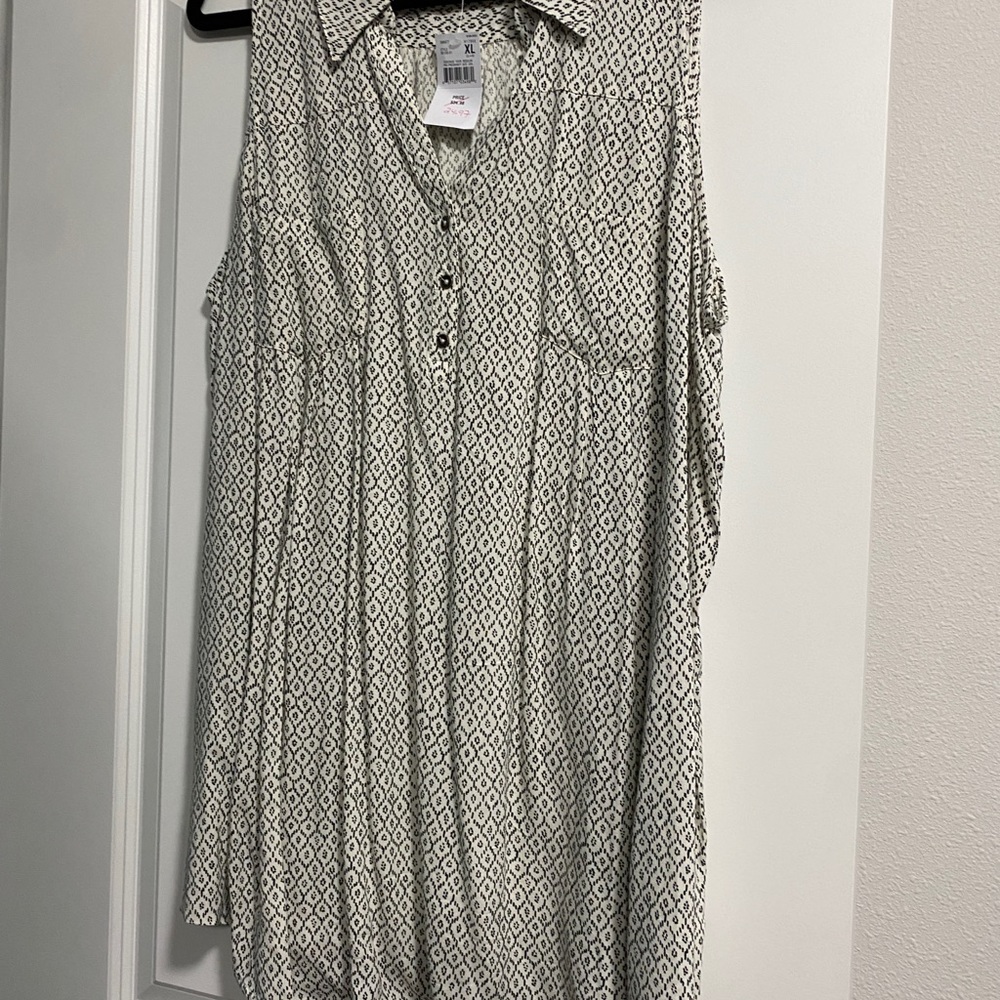 Maternity sleeveless blouse